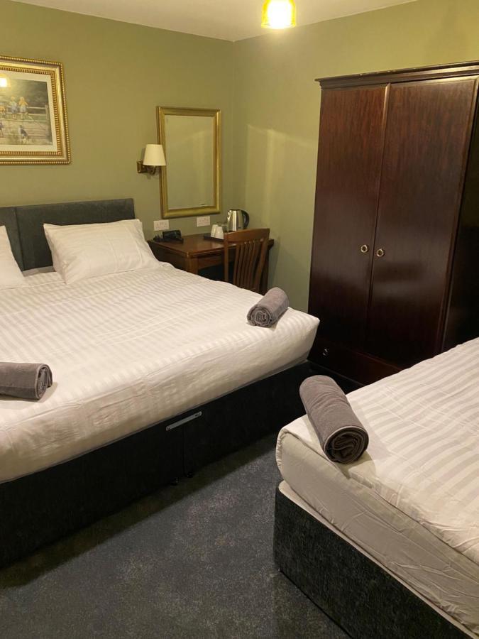 Unicorn Hotel *